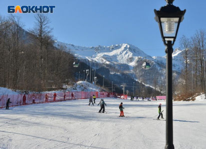 Курорт «Роза Хутор» в Сочи открыл сезон катания, закрыв продажу ски-пассов на неделю