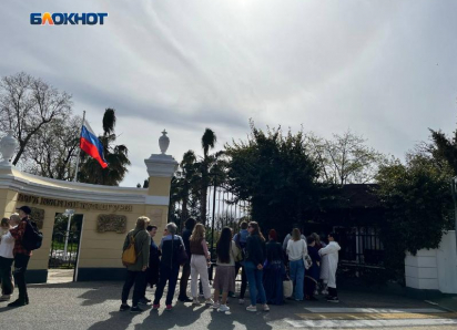 В Сочи очереди выстроились к цветущим магнолиям