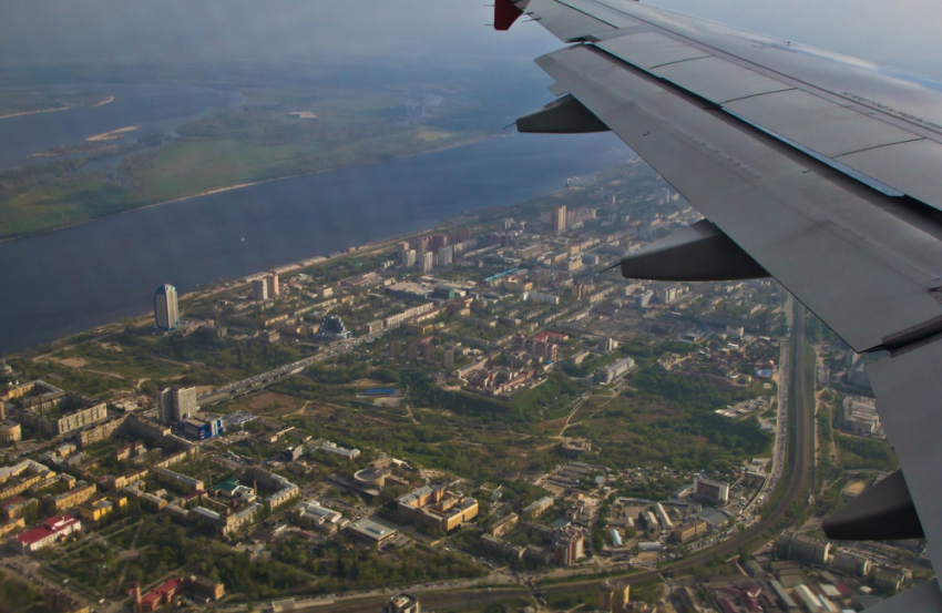 Летевший из Сочи самолет совершил аварийную посадку в Ростове на Дону