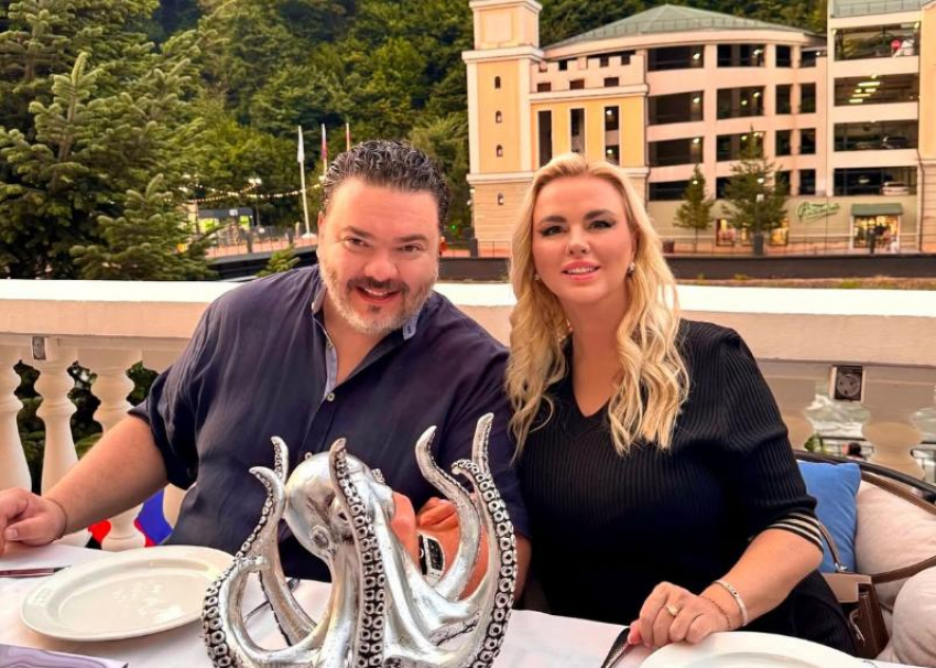 Певица Анна Семенович отдыхает в Сочи с женатым кавалером