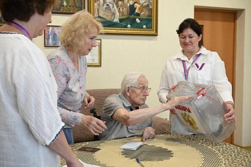 103-летний Герой России Павел Сюткин проголосовал на выборах губернатора в Сочи
