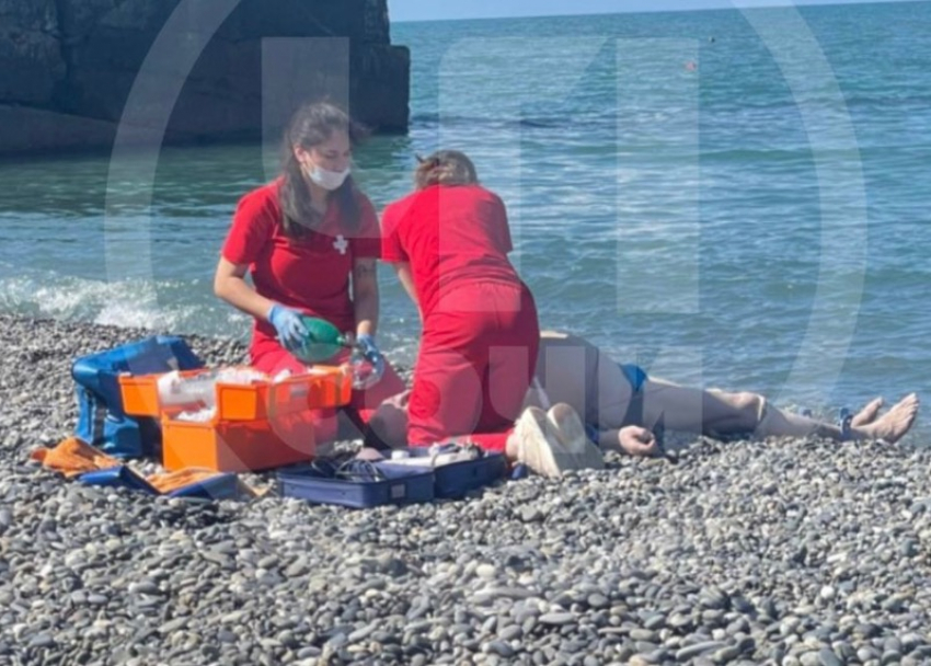 Мужчина утонул возле пляжа в Сочи