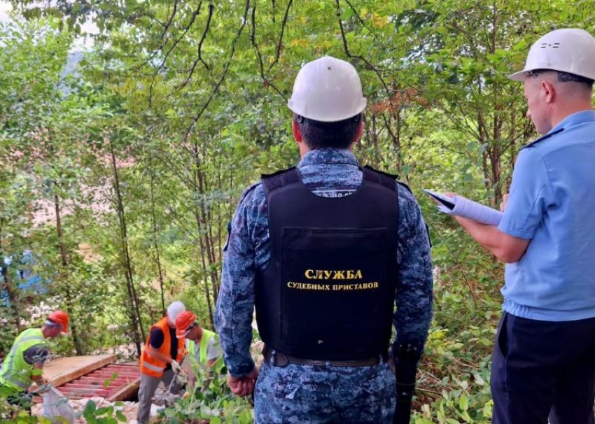 В Сочи снесли 6 частных домов, возведенных на муниципальной земле