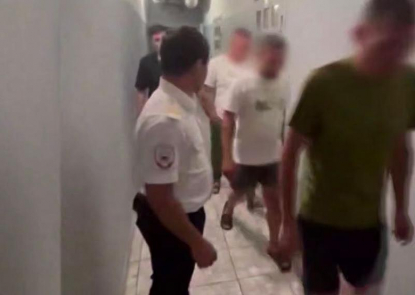 Четверых туристов, устроивших драку у канатной дороги в Сочи, задержали