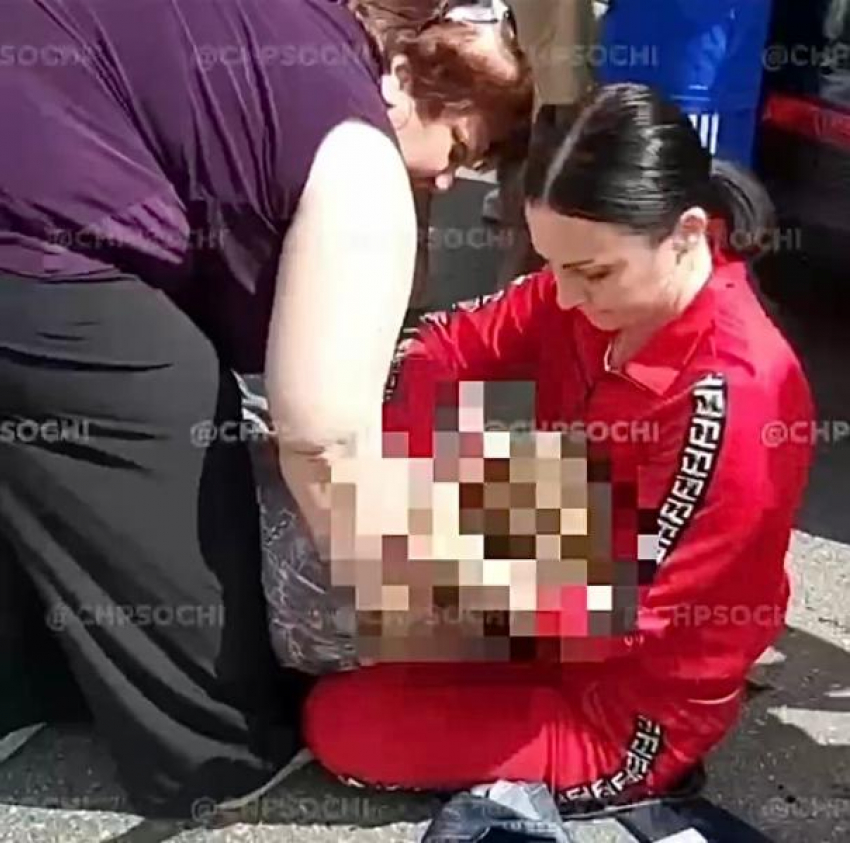 В Сочи водитель сбил женщину и скрылся с места аварии