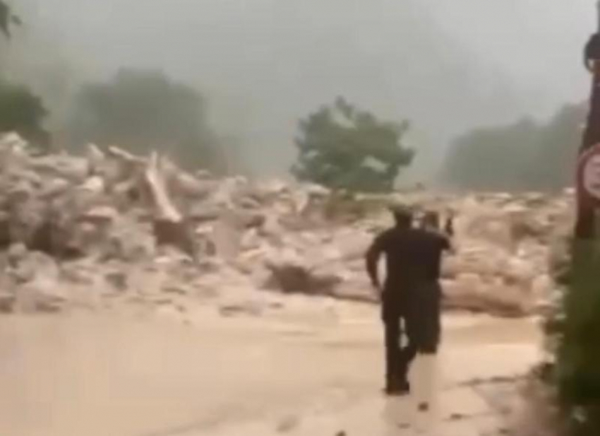 Сель сошел на знаменитом экскурсионном объекте в Абхазии