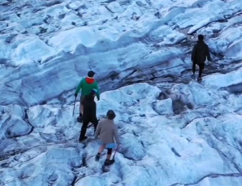 Самый большой ледник Сочи сняли на камеру