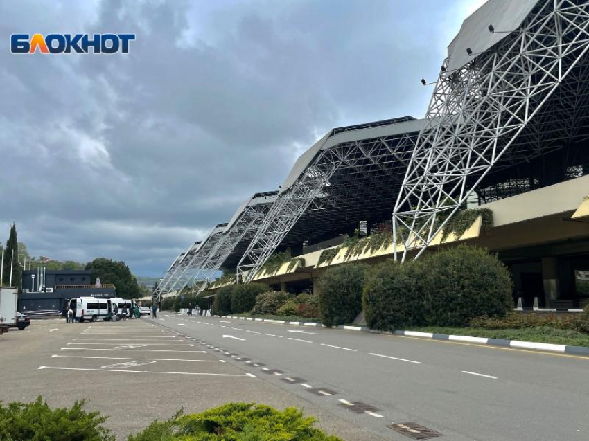 12 рейсов из Сочи задерживаются на вылет