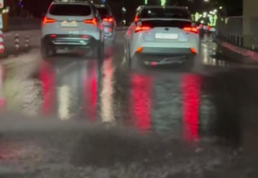 Лужа стала причиной огромной пробки на федеральной трассе в Сочи