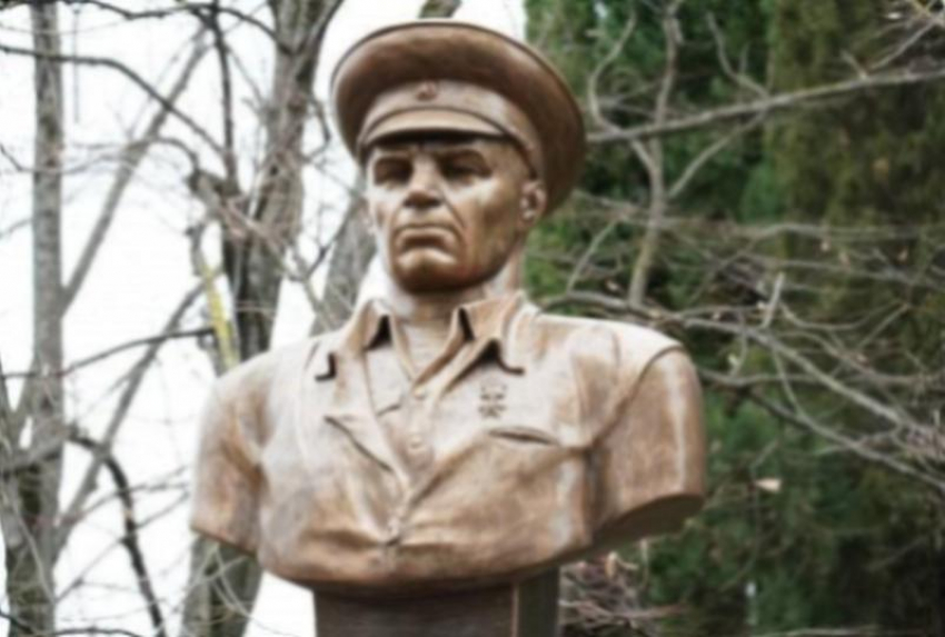 На аллее Славы в Сочи установили памятник военачальнику Василию Маргелову
