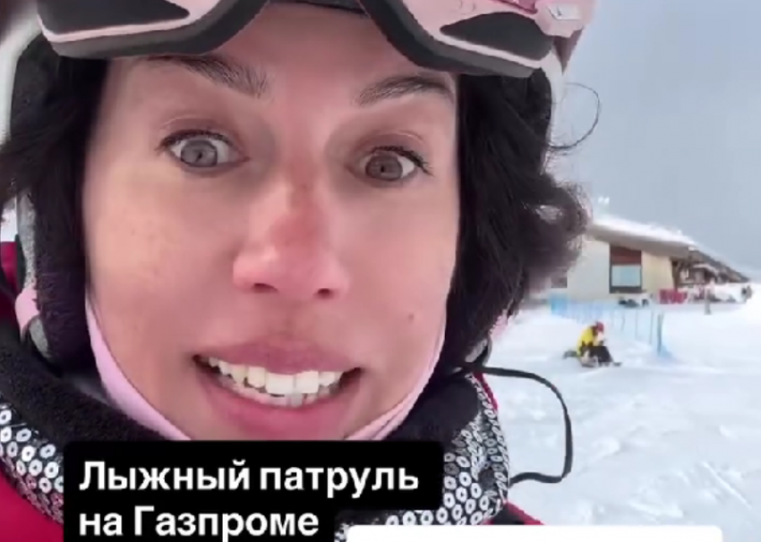 «Учишь друзей кататься – регистрируйся»: горный курорт Сочи контролирует обучение на склонах