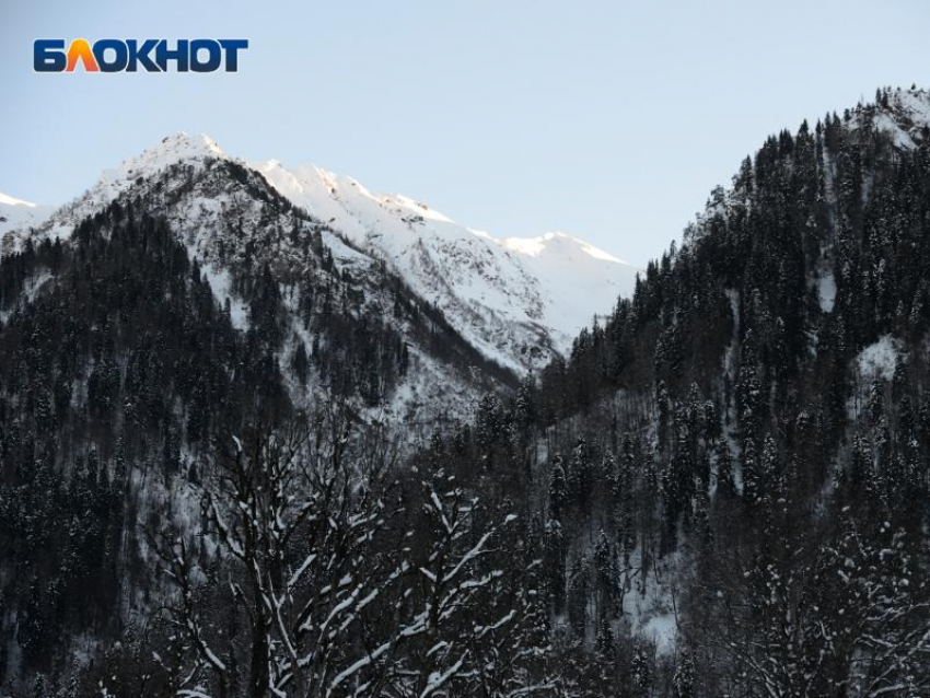 В горах Сочи закрыли туристические маршруты из-за выпавшего снега