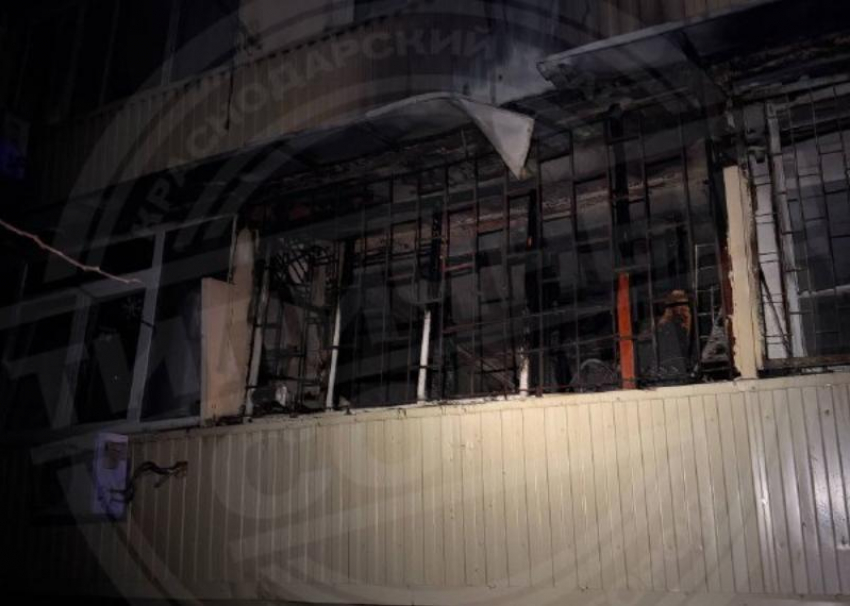 250 человек эвакуировали из горящей пятиэтажки в Сочи