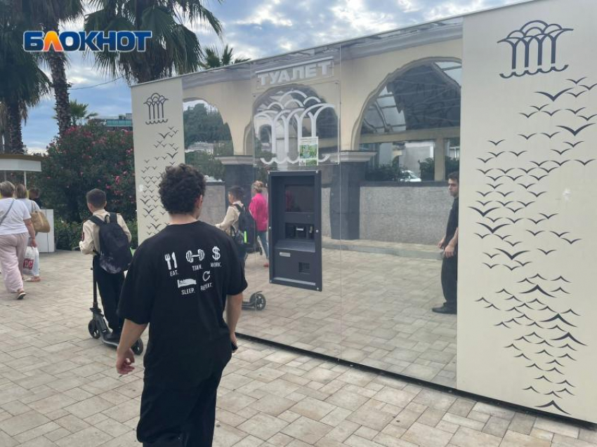  Туалет есть, а смысла в нём: так и остался декоративным туалет у ж/д вокзала Сочи
