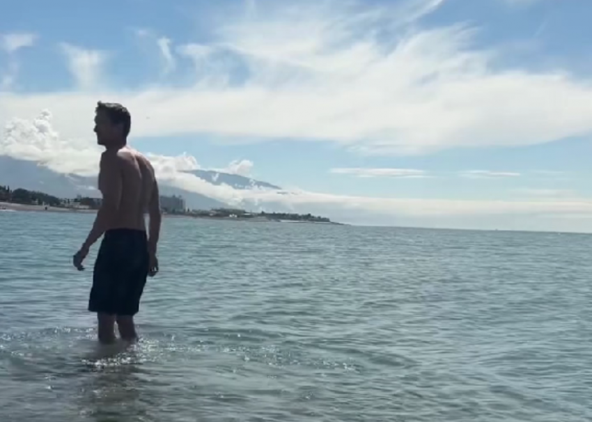 В Сочи спасатели запретили «моржу» купаться в море из-за «холодной воды»