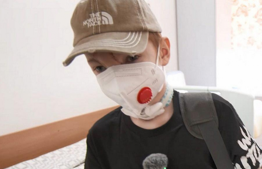 Мальчику, чье лицо разорвали собаки в Сочи, провели пластику изуродованной губы