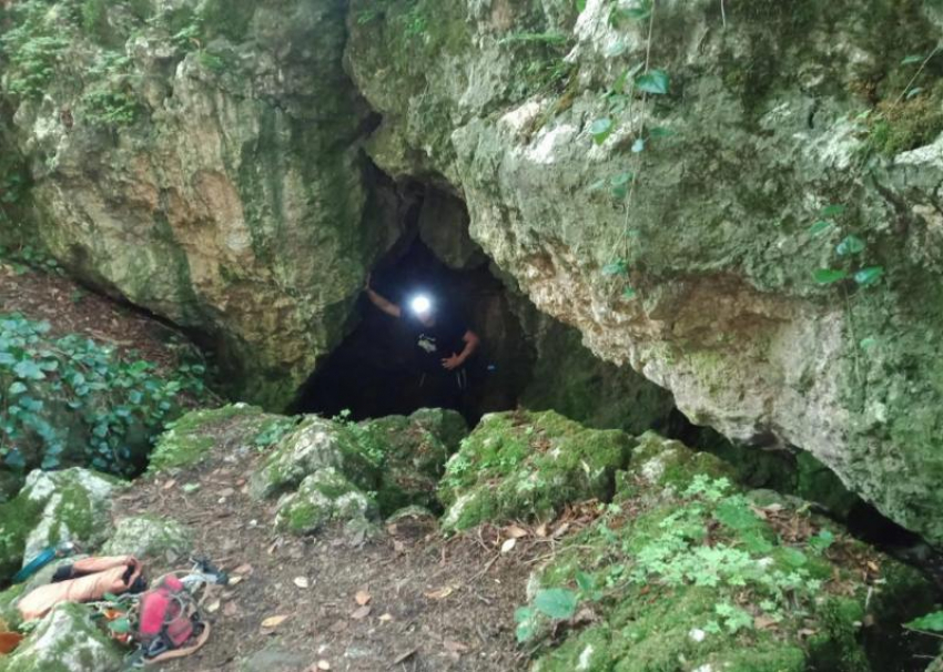 Спелеологи из Сочи обследовали 35-метровую пещеру в Абхазии