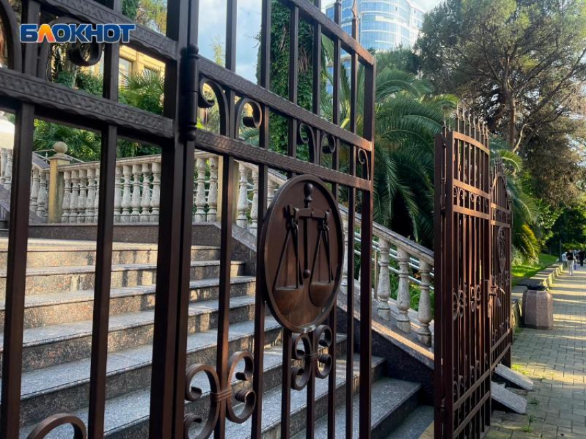 Предпринимательница из Сочи оспорила отказ Роспатента регистрировать бренд «Шмотки»