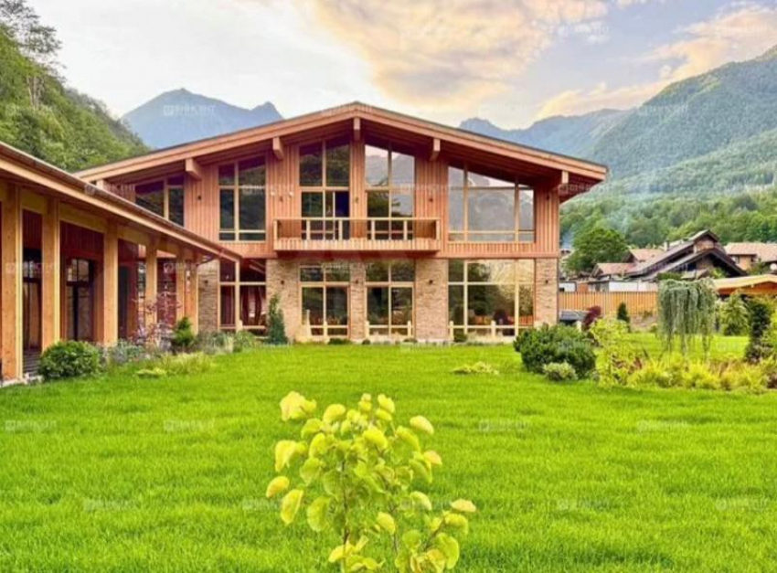 Как выглядит дом в Сочи, который продают за 1,6 миллиарда рублей