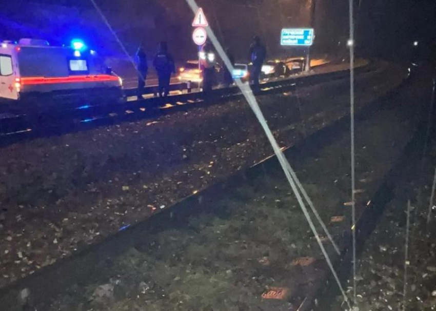 18-летнего парня сбил поезд, следовавший из Сочи