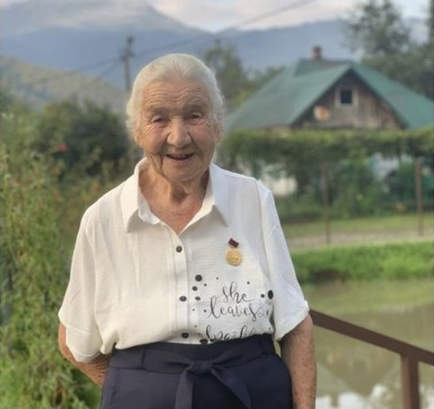 Легенда сочинского пчеловодства Лидия Лобанова отмечает 90-летний юбилей