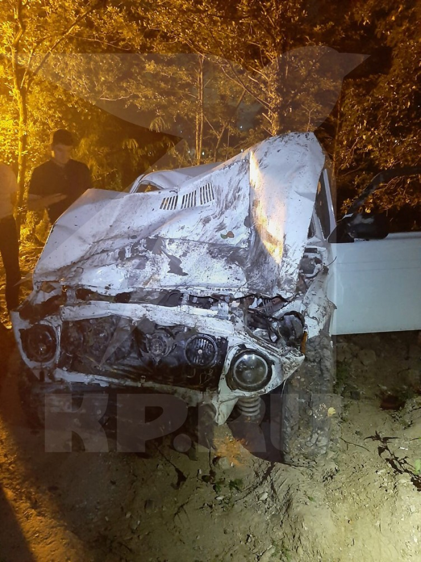 В Сочи машина упала с обрыва. В аварии погиб полицейский, а рядом нашли неизвестный труп