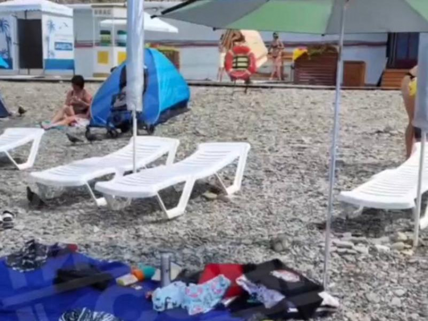 На муниципальном пляже в Сочи «отжимают» общедоступные места под бизнес