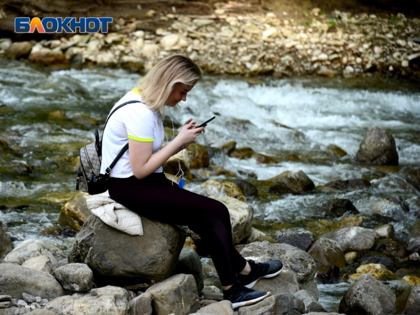 На несколько часов жители и гости Сочи остались без связи и мобильного интернета