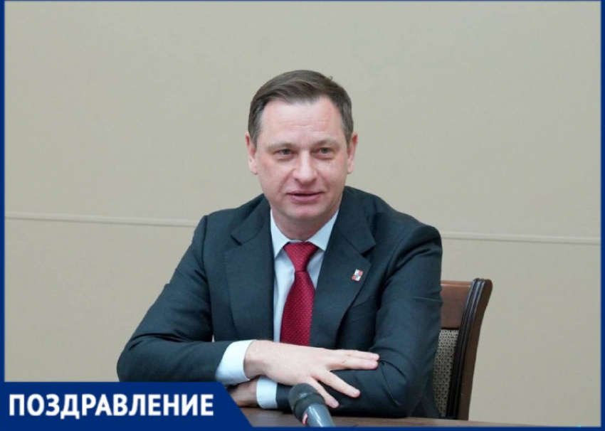 Мэр Сочи Андрей Прошунин поздравил женщин с 8 Марта