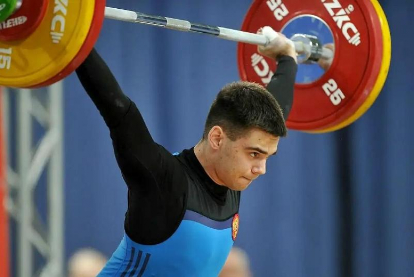 Штангист из Сочи завоевал серебро на первенстве Европы
