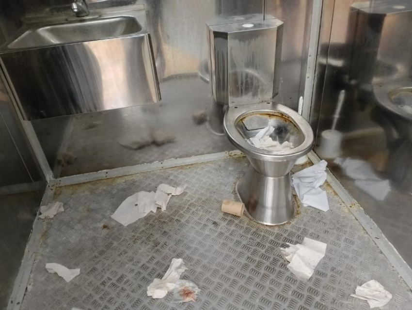 В Сочи ищут желающих за 18 миллионов убирать 9 общественных туалетов 