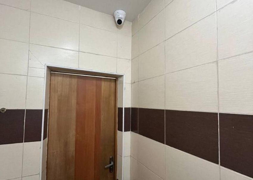 Камеры появились в женском туалете школы Сочи