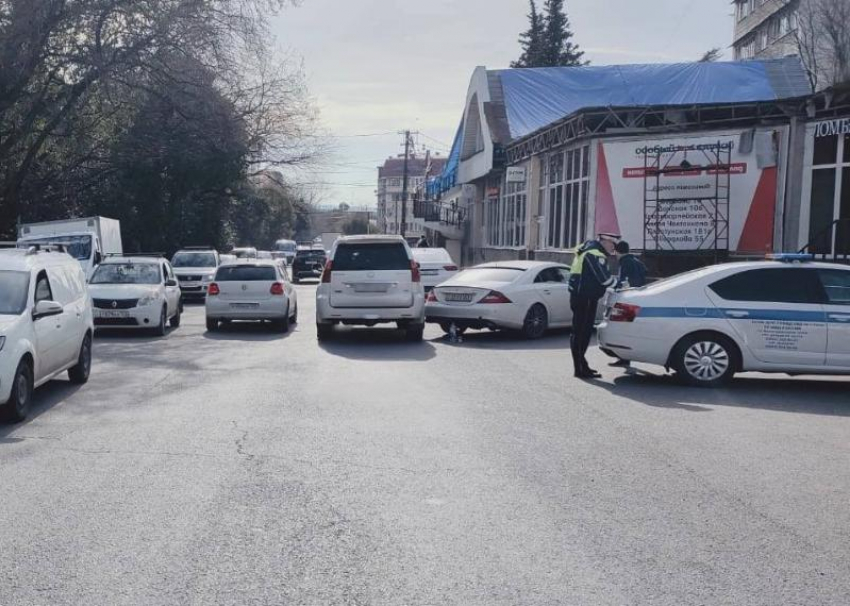 Водителя «Lexus», сбившего10-летнего сочинского самокатчика, лишат прав