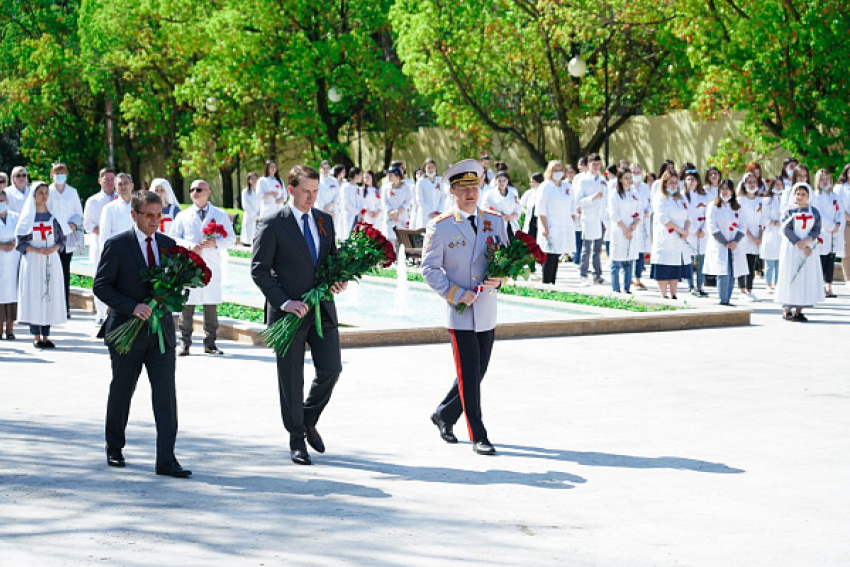Мемориал военным врачам «Подвиг во имя жизни» открыли в Сочи после реконструкции