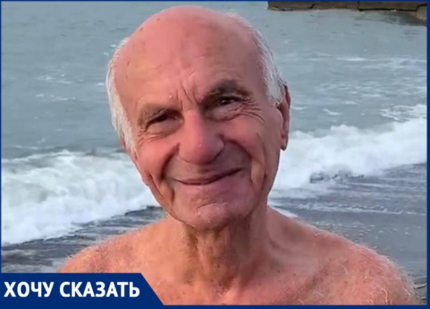 77-летний пенсионер из Сочи устроил зимний заплыв в Черном море