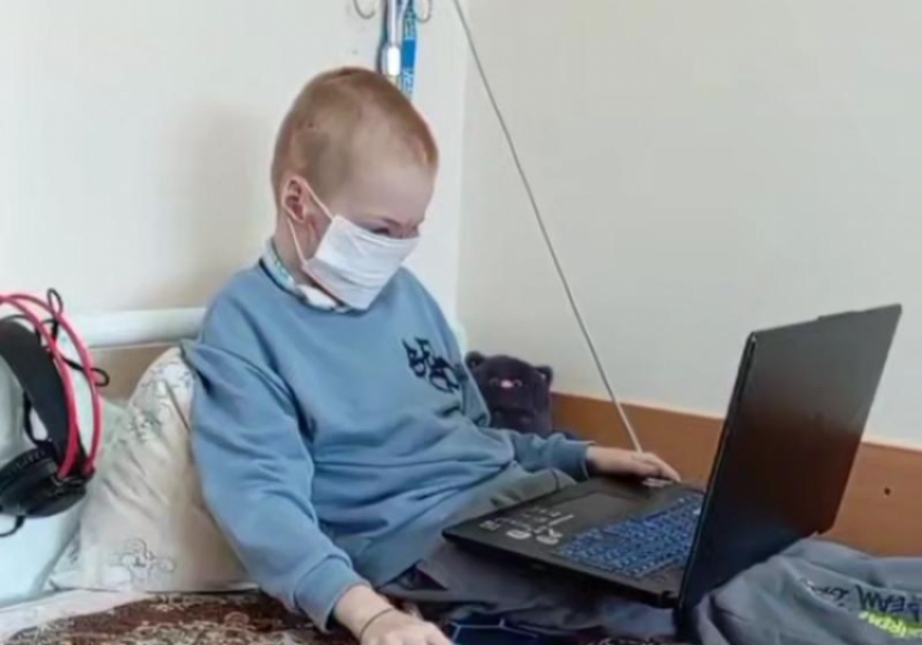 Врачи сменили тактику восстановления лица мальчика, на которого напали собаки в Сочи