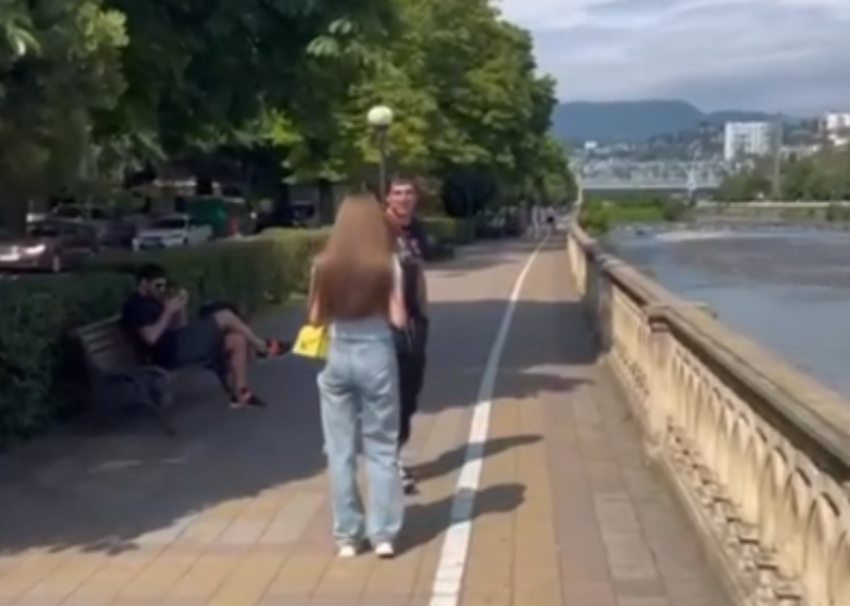 До 15 суток ареста грозит блогеру из Абхазии, который настырно приставал к девушке в Сочи