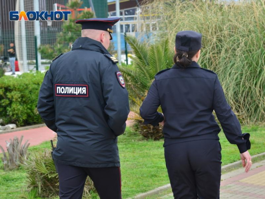 Полицейские в Сочи задержали 19-летнего парня с запрещенными веществами