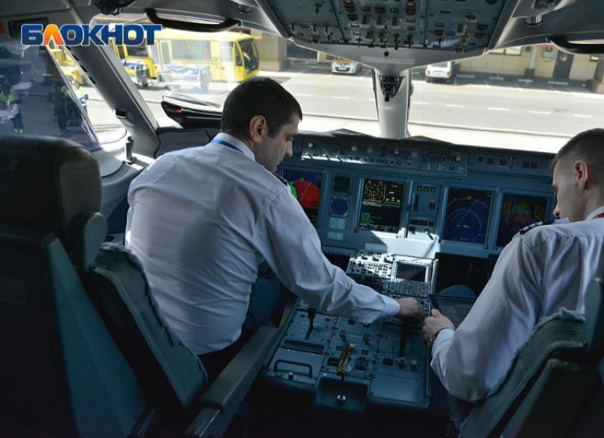 Пассажиры «Сибири» не смогли вовремя вылететь из Сочи из-за неполадок на борту