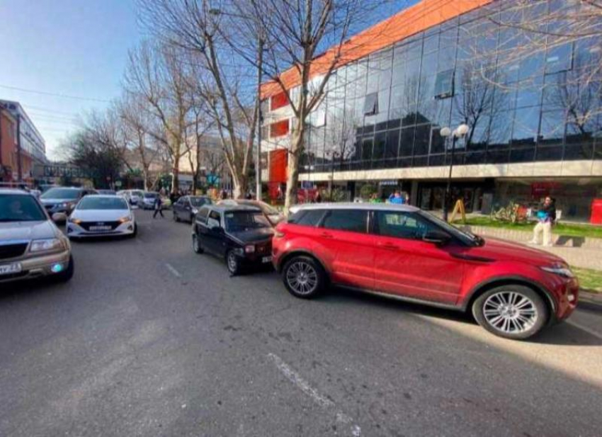 80-летний сочинец умер за рулем автомобиля в центре города