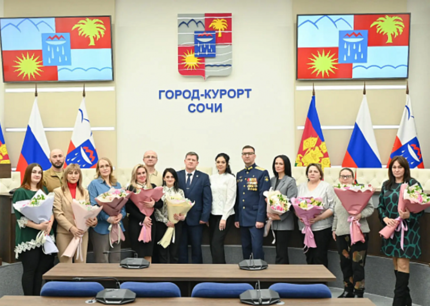  В Сочи награды вручили женам участникам СВО