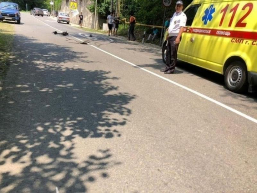 В Сочи несовершеннолетний за рулем "Лады" сбил подростка на электросамокате