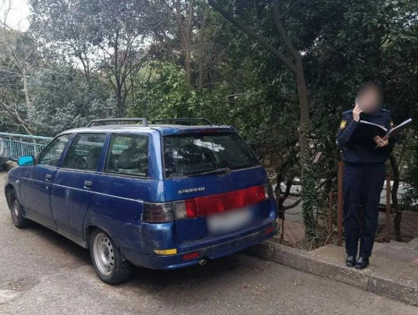 У жителя Сочи арестовали автомобиль за долги по коммуналке