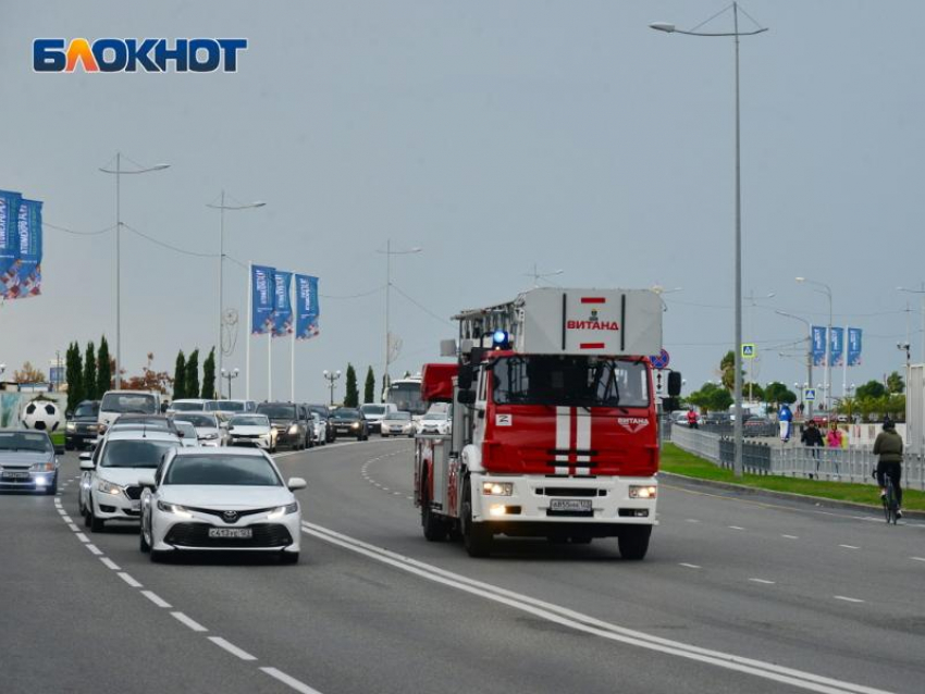  В районе аэропорта Сочи пройдут учения с дымом и спецтехникой