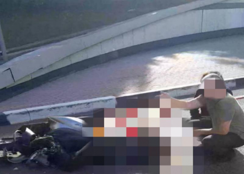 Подросток погиб, влетев на мопеде в грузовик на трассе Сочи