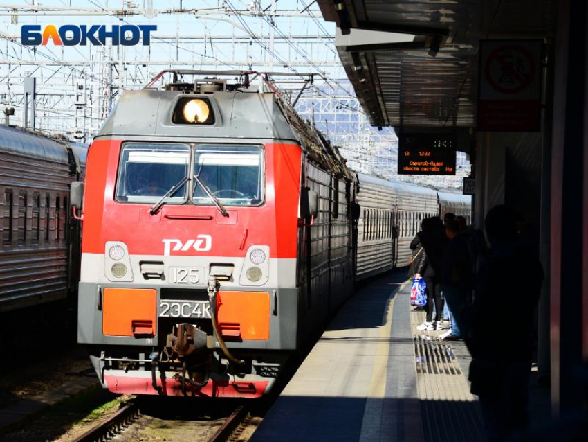 Пассажирский поезд насмерть сбил мужчину в Сочи