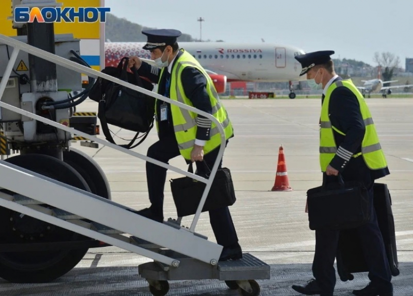 Росавиация озвучила причины экстренной посадки самолета Сочи-Омск в поле под Новосибирском
