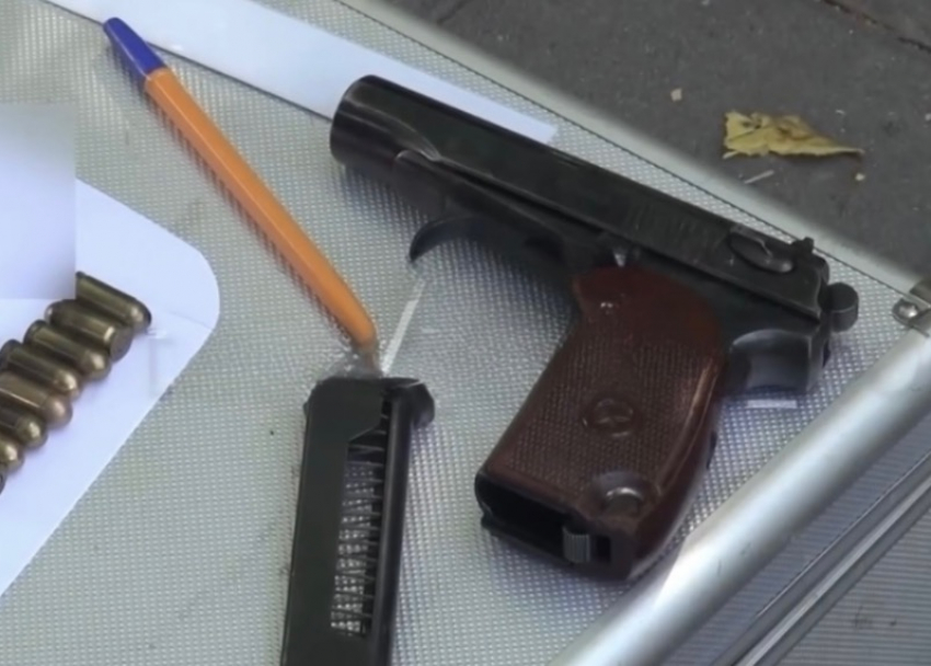 Полицейские изъяли у приезжего в Сочи огнестрельное оружие