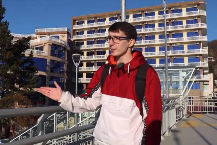 «У людей забрали удобные переходы с зеброй» : сочинский блогер-урбанист раскритиковал новые строения в Лазаревском районе 