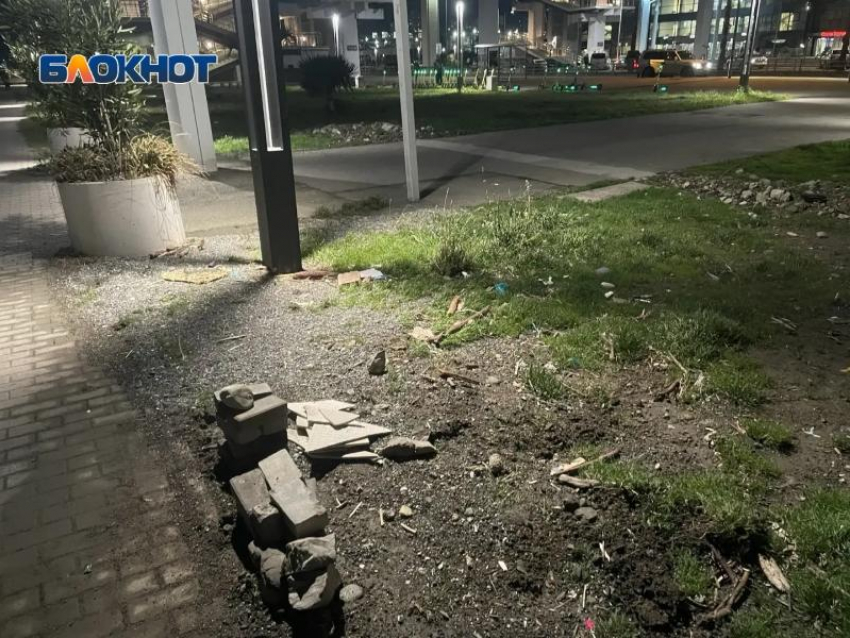  Центр Сочи после шторма убрали, а в Адлере беспорядок оставили